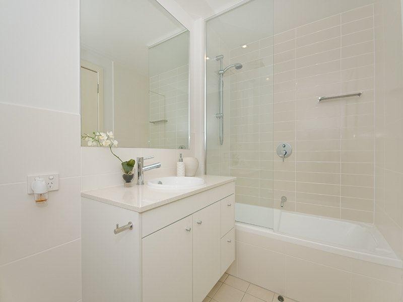 1105/16 Surbiton Court, Carindale QLD 4152