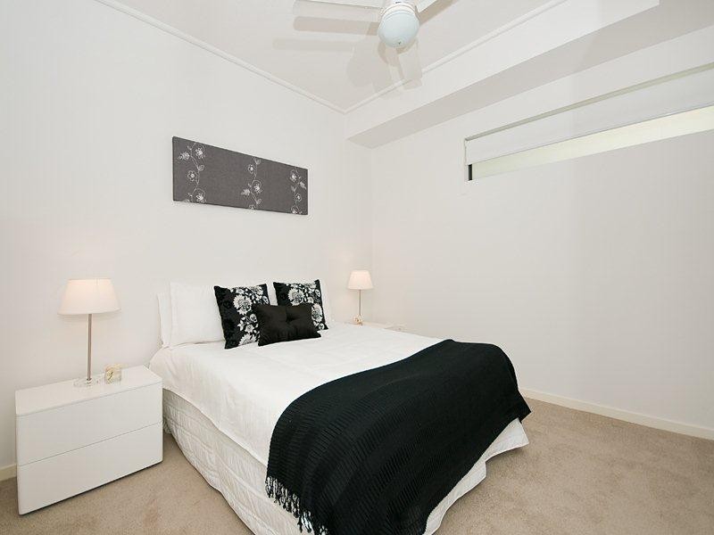 1105/16 Surbiton Court, Carindale QLD 4152