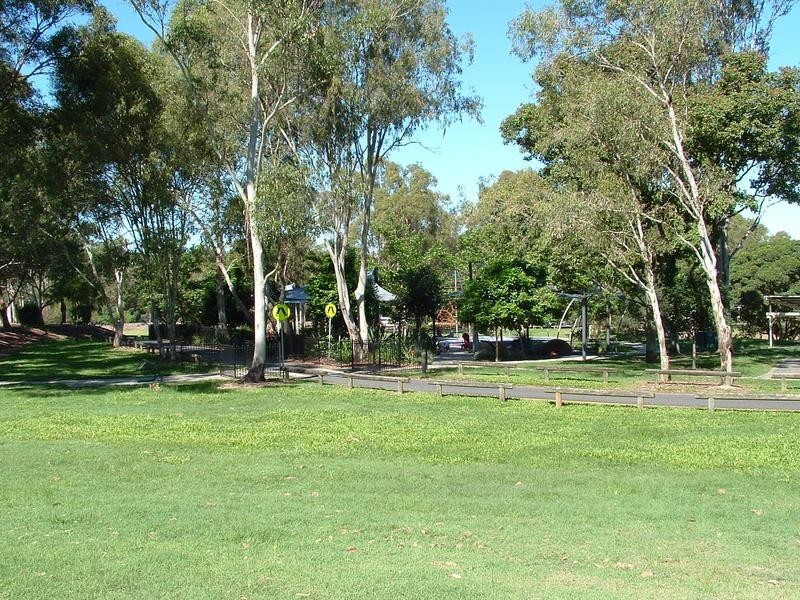 15 Whitecastle, Carindale QLD 4152