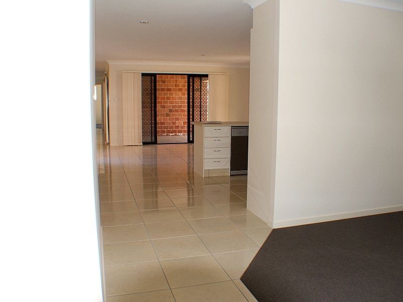 8 Wings Rd, Upper Coomera QLD 4209