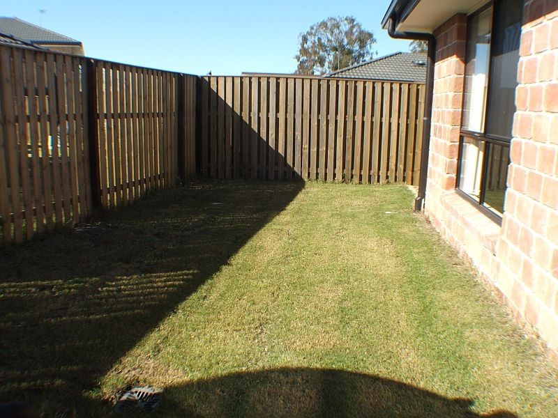 8 Wings Rd, Upper Coomera QLD 4209