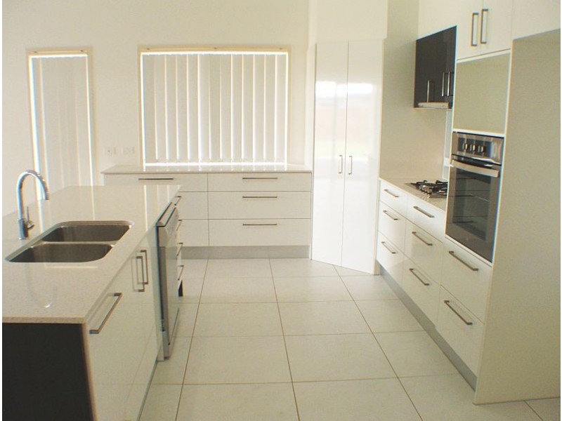 18 Rivermill Tce, Upper Coomera QLD 4209