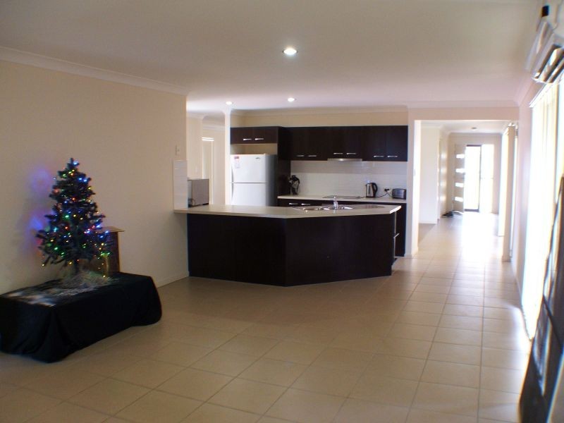 2 Manassa St, Upper Coomera QLD 4209