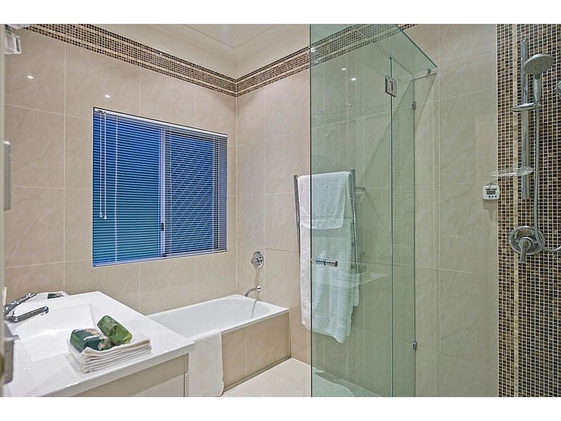 17 Glenview Road, Upper Coomera QLD 4209