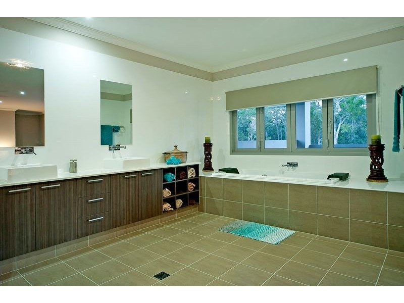 5 Ruthean Cct, Coomera QLD 4209