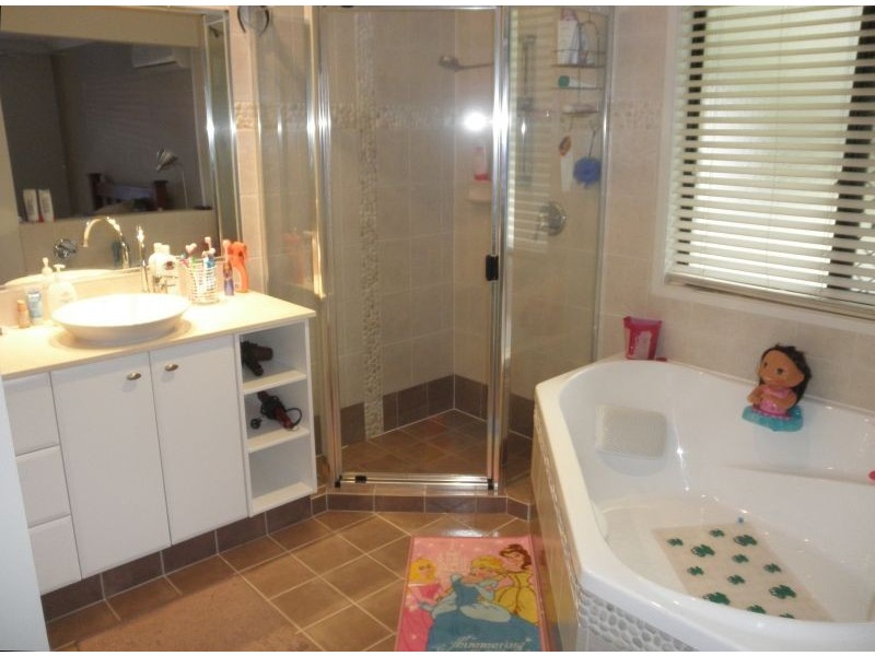 15 Old Kent Rd, Upper Coomera QLD 4209