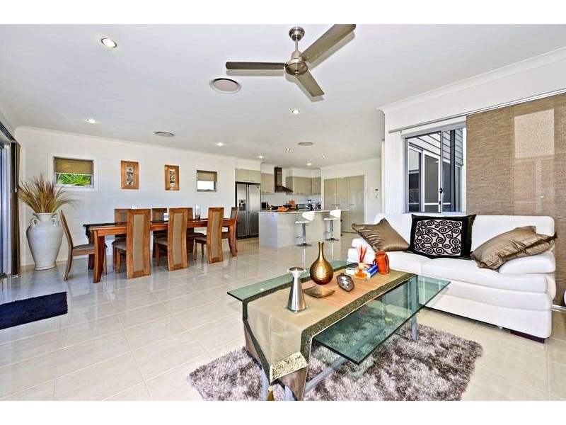 28 Quayside Drive, Helensvale QLD 4212