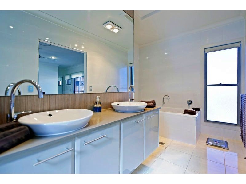 28 Quayside Drive, Helensvale QLD 4212