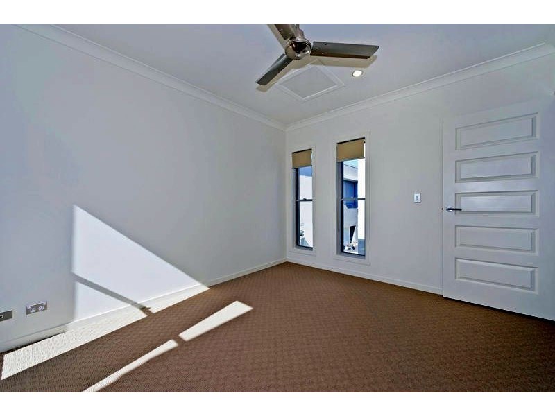 28 Quayside Drive, Helensvale QLD 4212