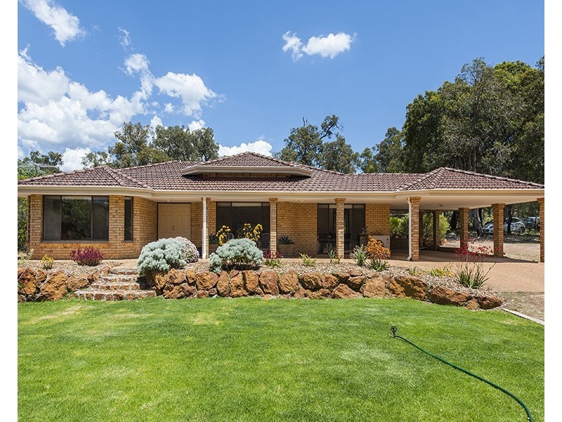 32 Stevens Road, Bedfordale WA 6112