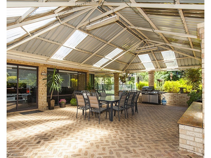 32 Stevens Road, Bedfordale WA 6112