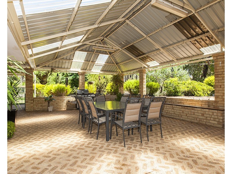 32 Stevens Road, Bedfordale WA 6112