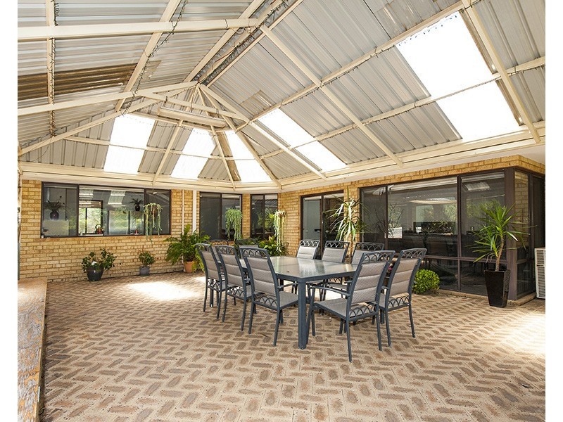 32 Stevens Road, Bedfordale WA 6112