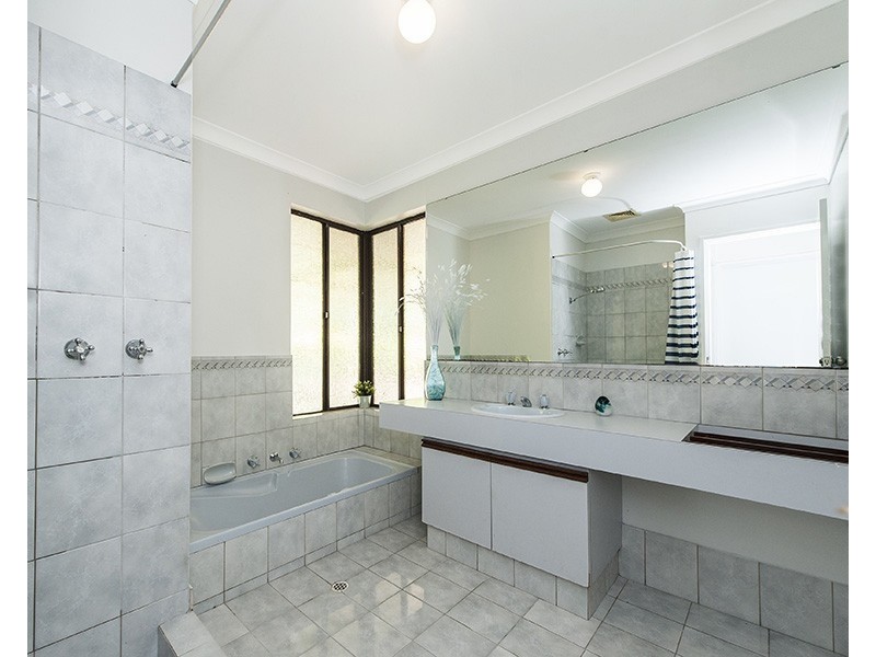 32 Stevens Road, Bedfordale WA 6112