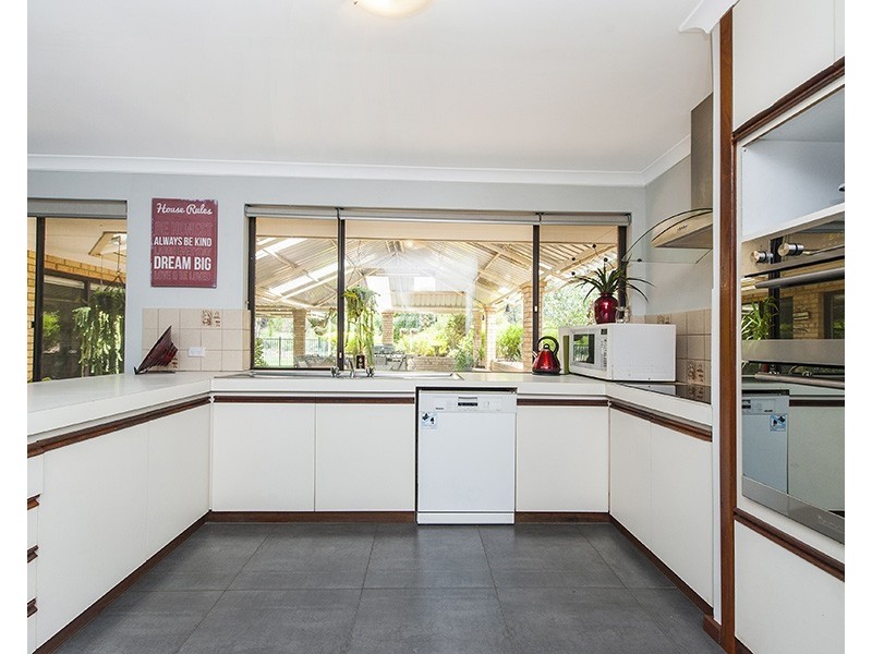 32 Stevens Road, Bedfordale WA 6112