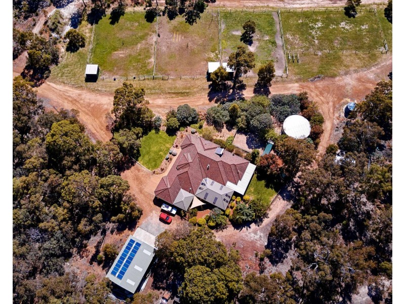 32 Stevens Road, Bedfordale WA 6112