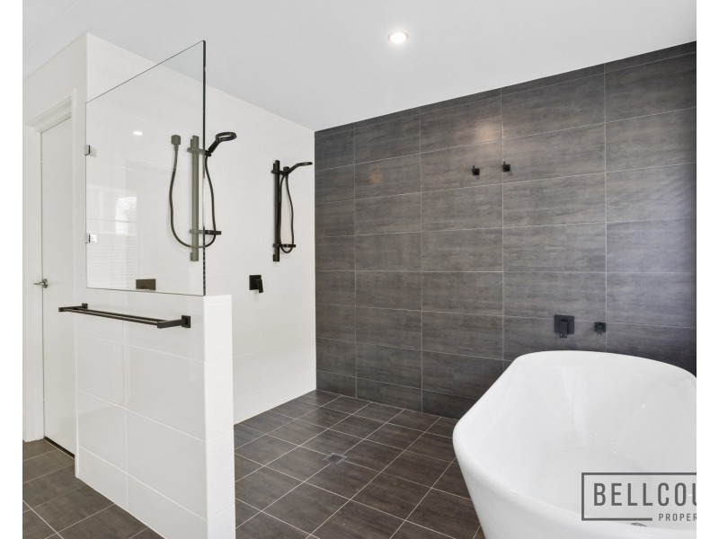 27 Simper Crescent, White Gum Valley WA 6162