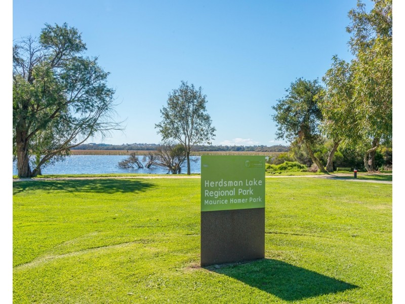 5 Falcon Avenue, Churchlands WA 6018