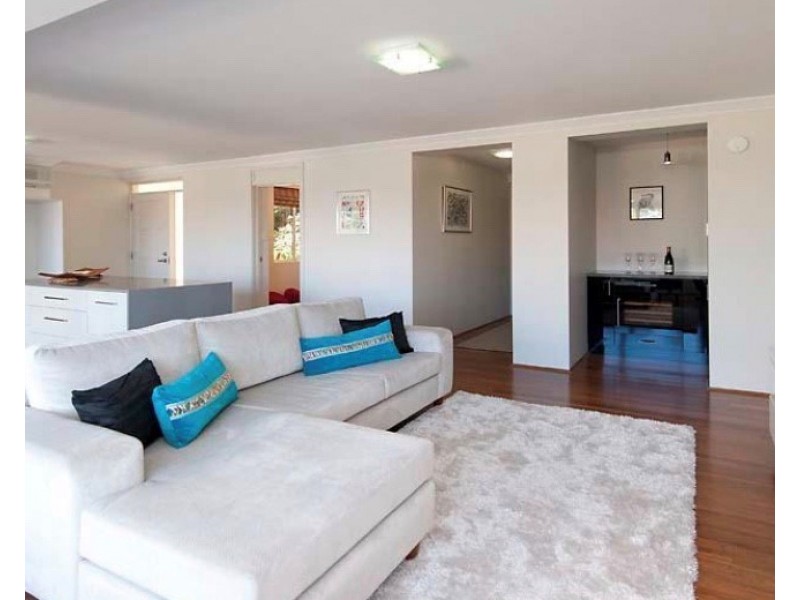 2/4 Crawley Avenue, Crawley WA 6009