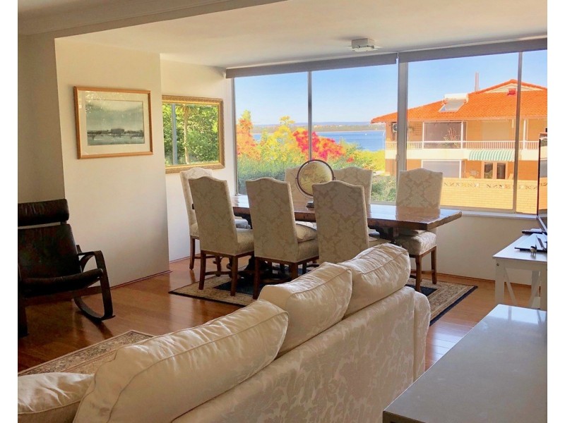 2/4 Crawley Avenue, Crawley WA 6009