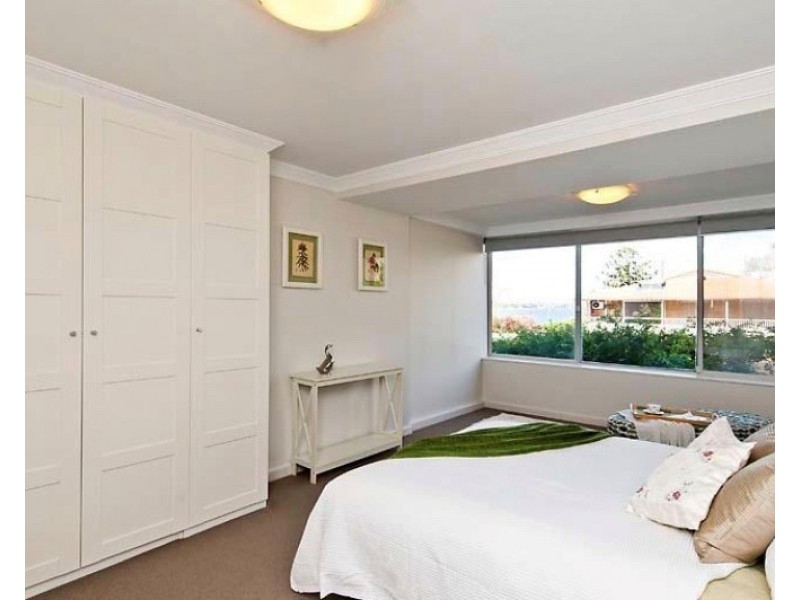 2/4 Crawley Avenue, Crawley WA 6009