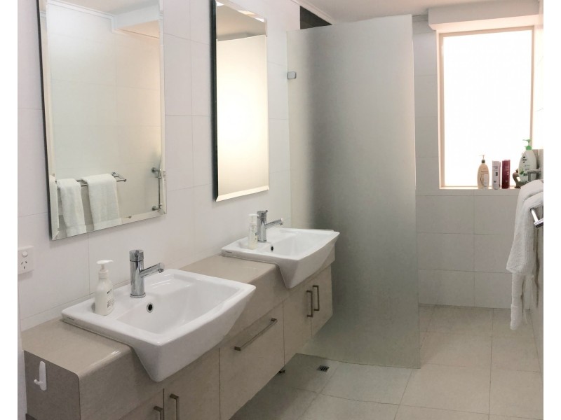 2/4 Crawley Avenue, Crawley WA 6009