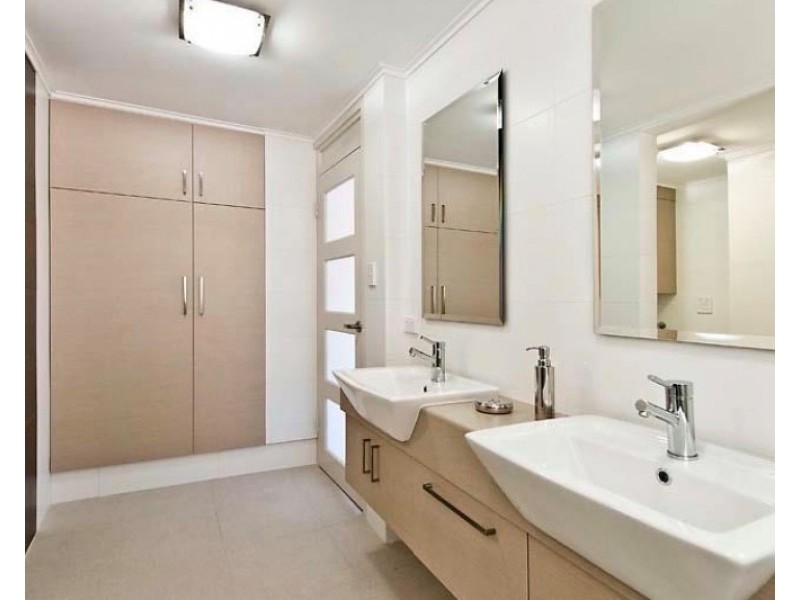 2/4 Crawley Avenue, Crawley WA 6009