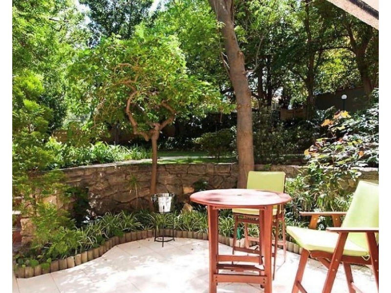 2/4 Crawley Avenue, Crawley WA 6009