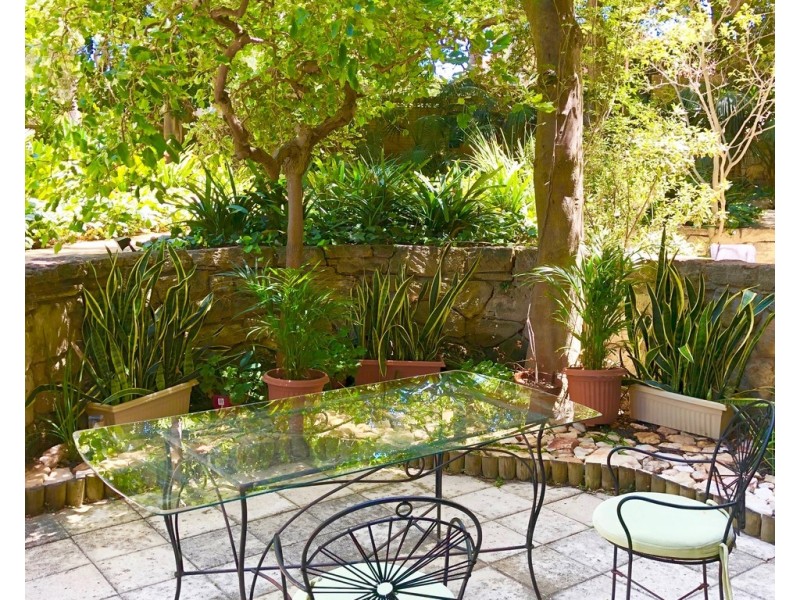 2/4 Crawley Avenue, Crawley WA 6009