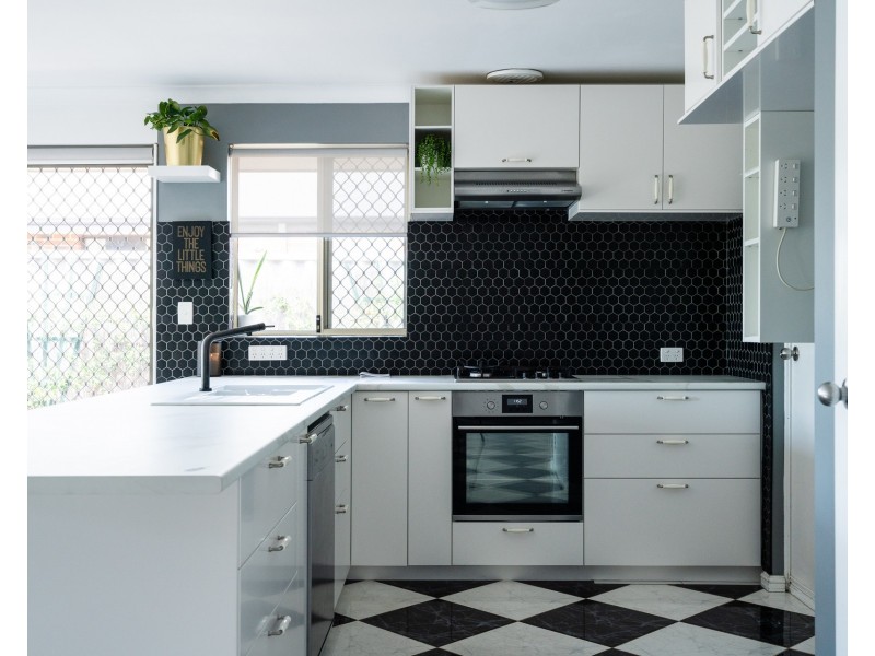 25 Adelphi Court, Marangaroo WA 6064