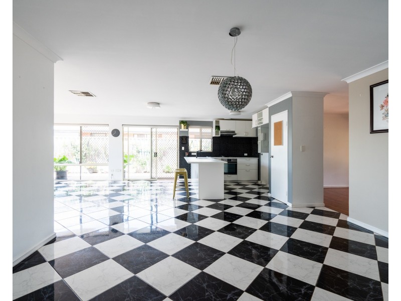 25 Adelphi Court, Marangaroo WA 6064