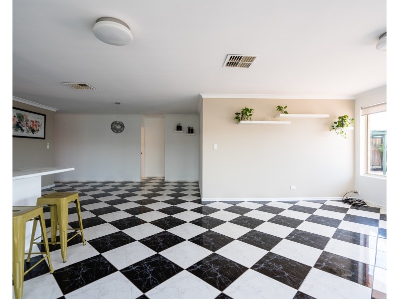 25 Adelphi Court, Marangaroo WA 6064