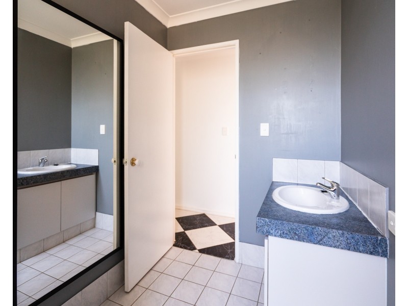 25 Adelphi Court, Marangaroo WA 6064