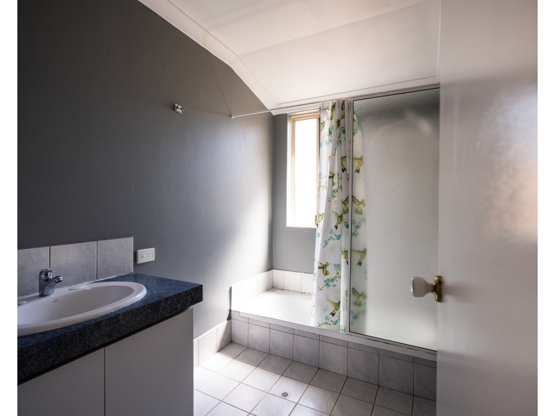 25 Adelphi Court, Marangaroo WA 6064