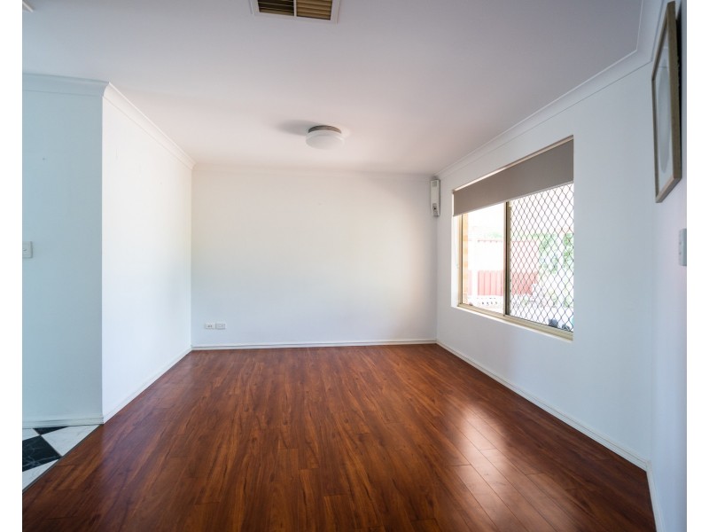 25 Adelphi Court, Marangaroo WA 6064