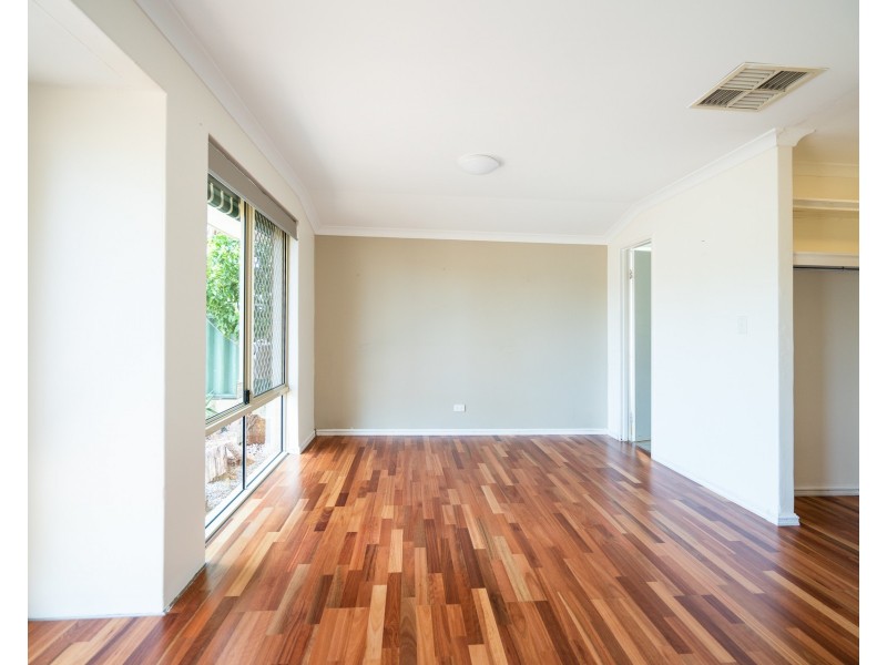 25 Adelphi Court, Marangaroo WA 6064