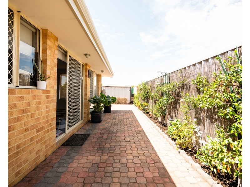 25 Adelphi Court, Marangaroo WA 6064