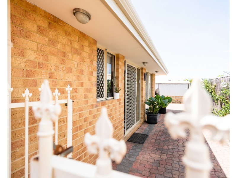 25 Adelphi Court, Marangaroo WA 6064