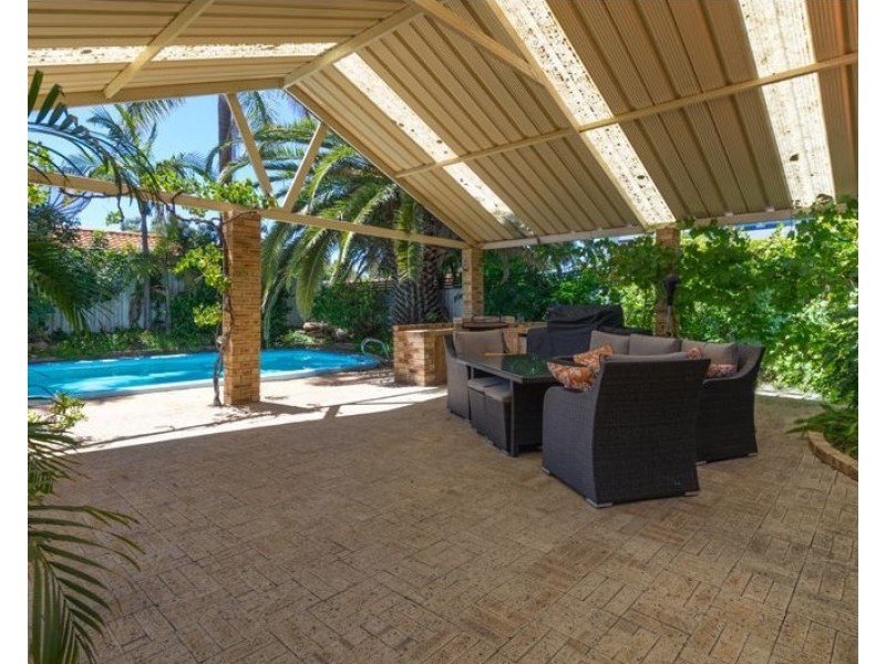 2 Falcon Avenue, Churchlands WA 6018