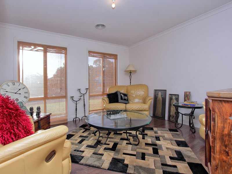 2 Elpara Place, Skye VIC 3977