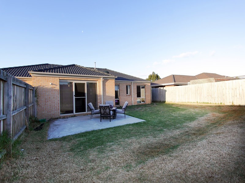 2 Elpara Place, Skye VIC 3977