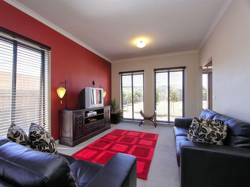 9 Laurie Court, Skye VIC 3977