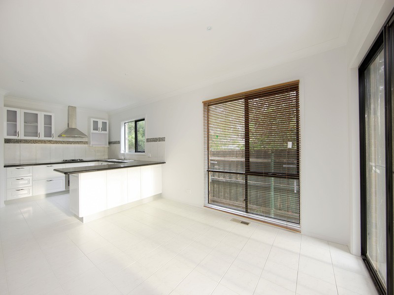 2/2 Robinsons Road, Seaford VIC 3198