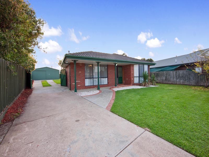 15 Greenslopes Drive, Carrum Downs VIC 3201