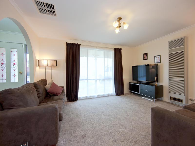 15 Greenslopes Drive, Carrum Downs VIC 3201