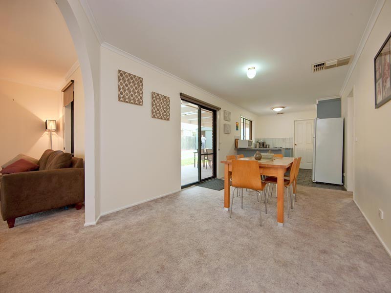 15 Greenslopes Drive, Carrum Downs VIC 3201