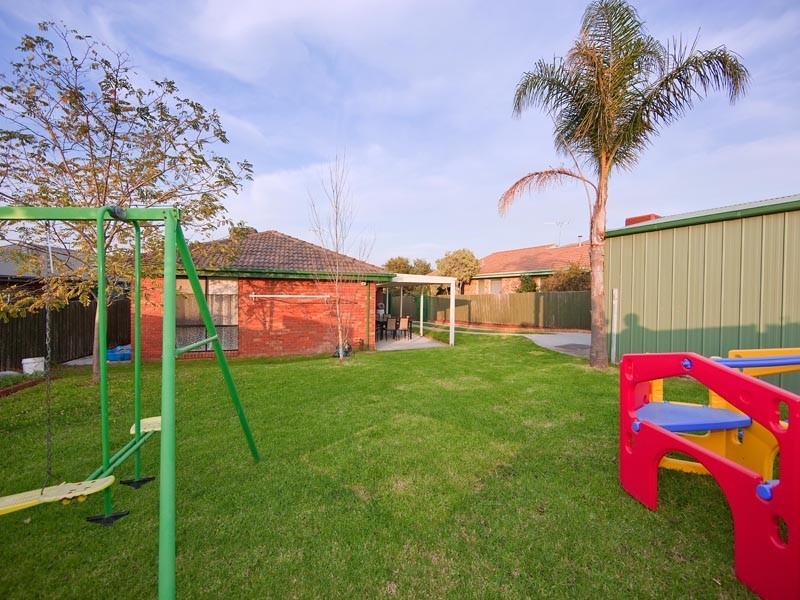 15 Greenslopes Drive, Carrum Downs VIC 3201