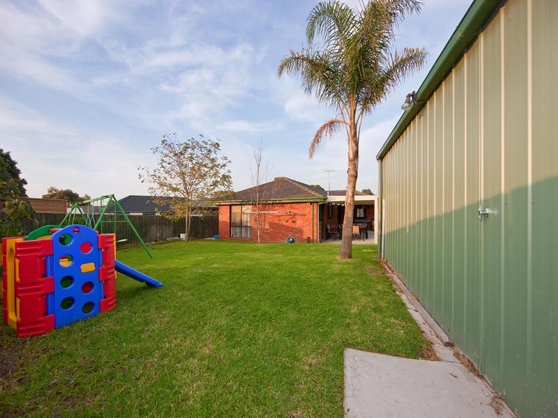 15 Greenslopes Drive, Carrum Downs VIC 3201