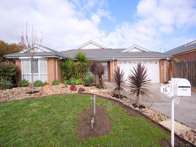 15 Wicklow Drive, Cranbourne VIC 3977
