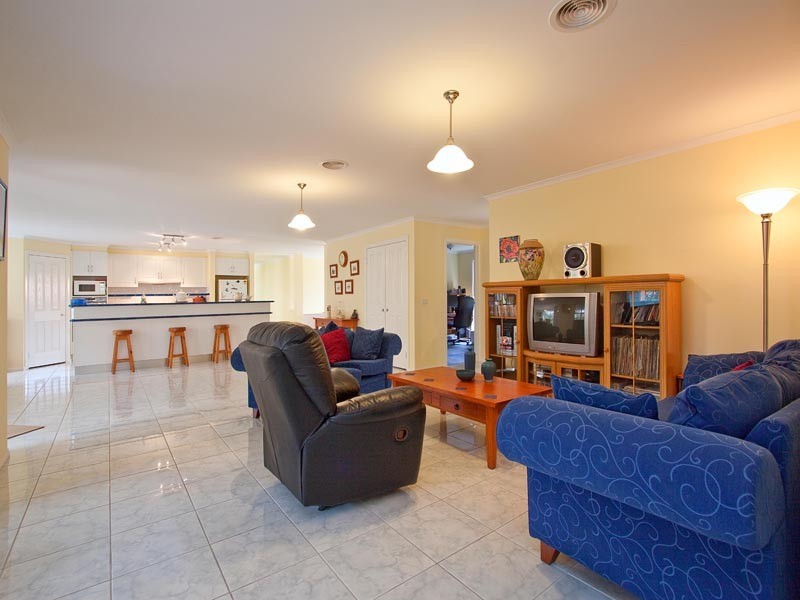 15 Wicklow Drive, Cranbourne VIC 3977